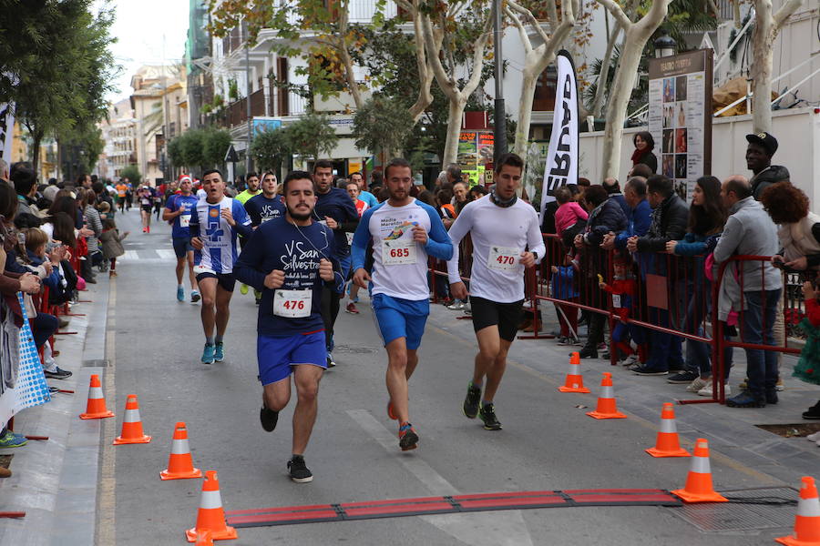 Cerca de mil corredores se han dado cita en la carrera que ha despedido el año en Lorca