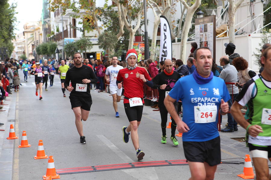 Cerca de mil corredores se han dado cita en la carrera que ha despedido el año en Lorca