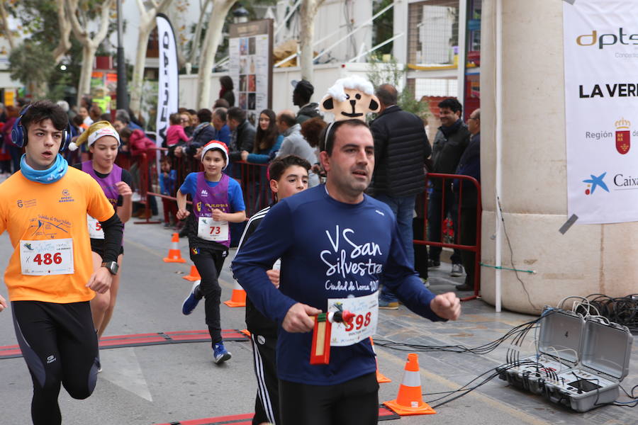 Cerca de mil corredores se han dado cita en la carrera que ha despedido el año en Lorca