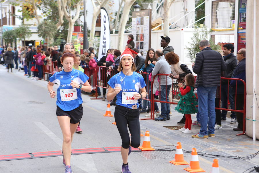 Cerca de mil corredores se han dado cita en la carrera que ha despedido el año en Lorca