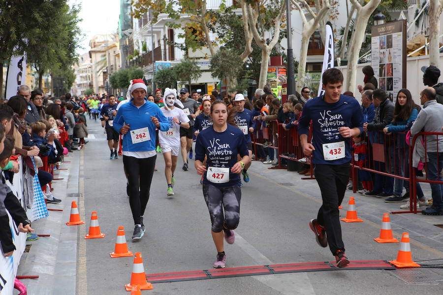 Cerca de mil corredores se han dado cita en la carrera que ha despedido el año en Lorca