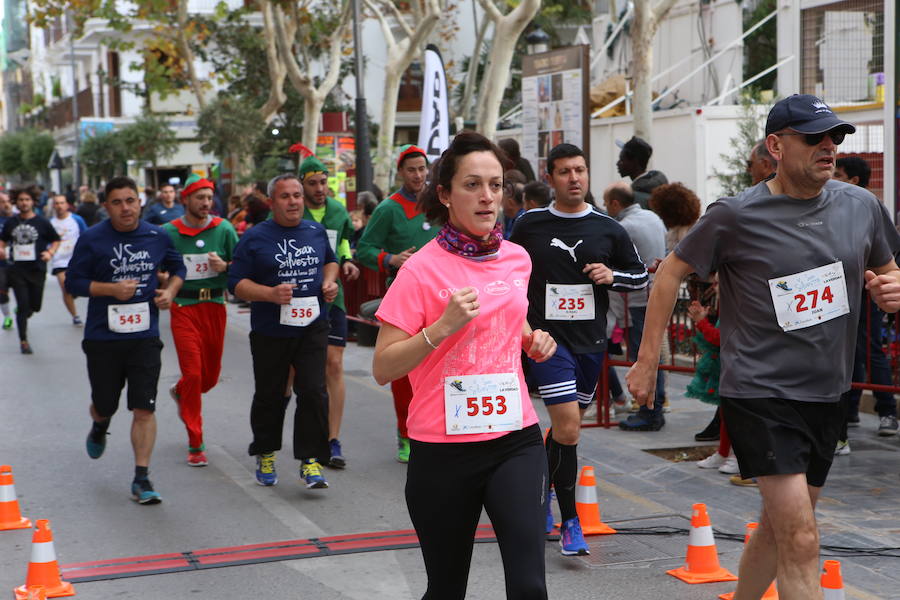 Cerca de mil corredores se han dado cita en la carrera que ha despedido el año en Lorca