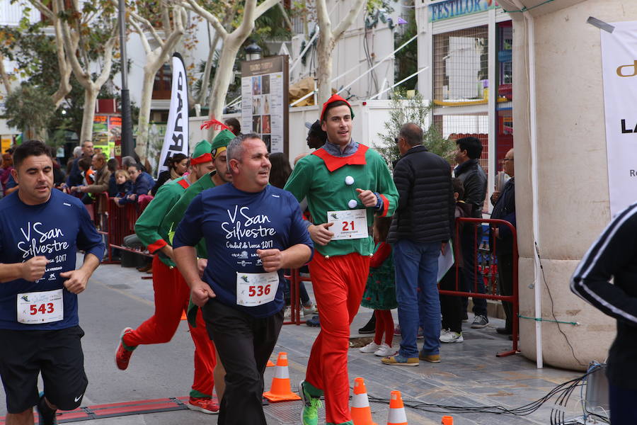 Cerca de mil corredores se han dado cita en la carrera que ha despedido el año en Lorca