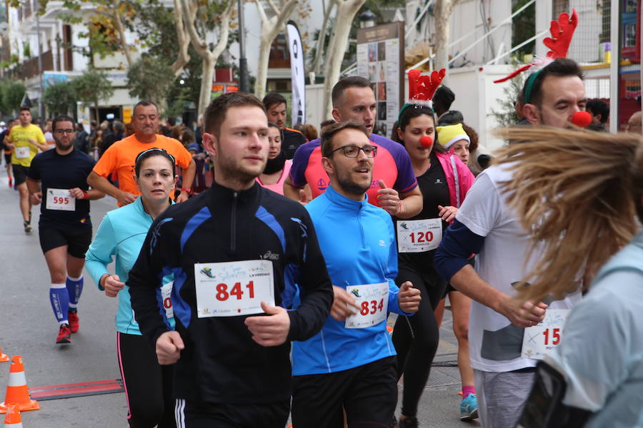 Cerca de mil corredores se han dado cita en la carrera que ha despedido el año en Lorca