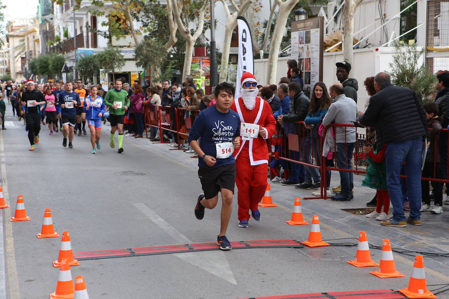 Cerca de mil corredores se han dado cita en la carrera que ha despedido el año en Lorca