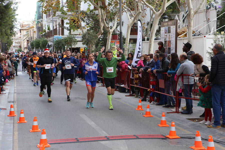 Cerca de mil corredores se han dado cita en la carrera que ha despedido el año en Lorca