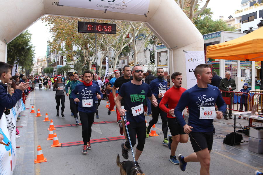 Cerca de mil corredores se han dado cita en la carrera que ha despedido el año en Lorca