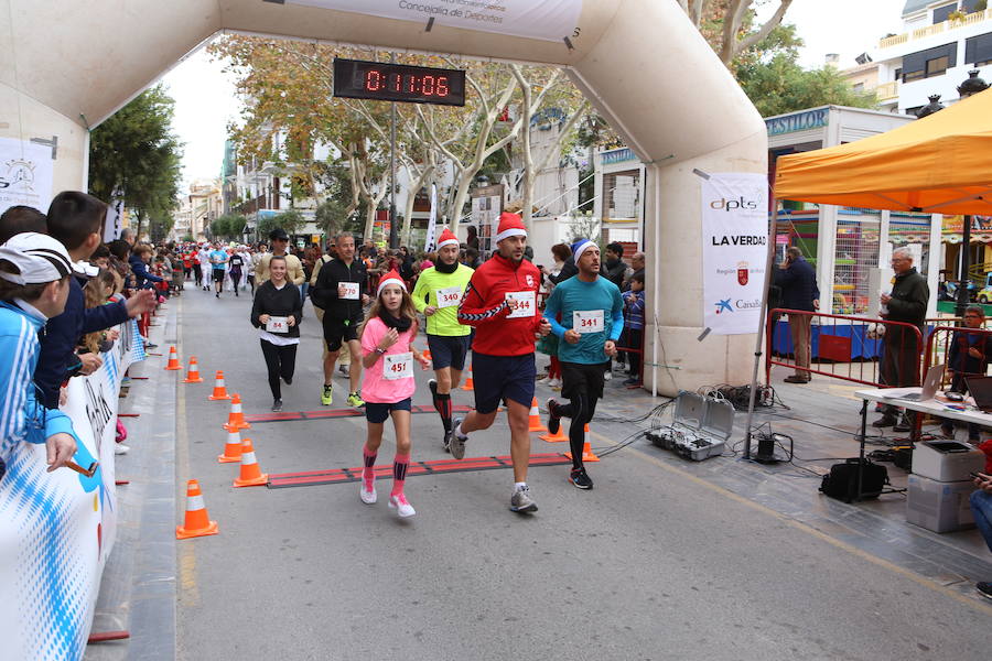 Cerca de mil corredores se han dado cita en la carrera que ha despedido el año en Lorca