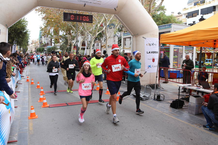 Cerca de mil corredores se han dado cita en la carrera que ha despedido el año en Lorca