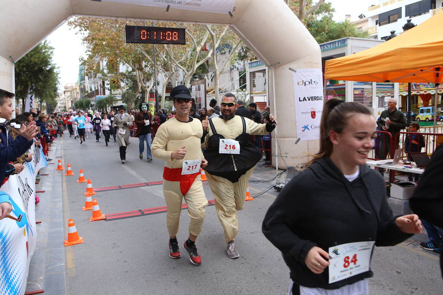 Cerca de mil corredores se han dado cita en la carrera que ha despedido el año en Lorca