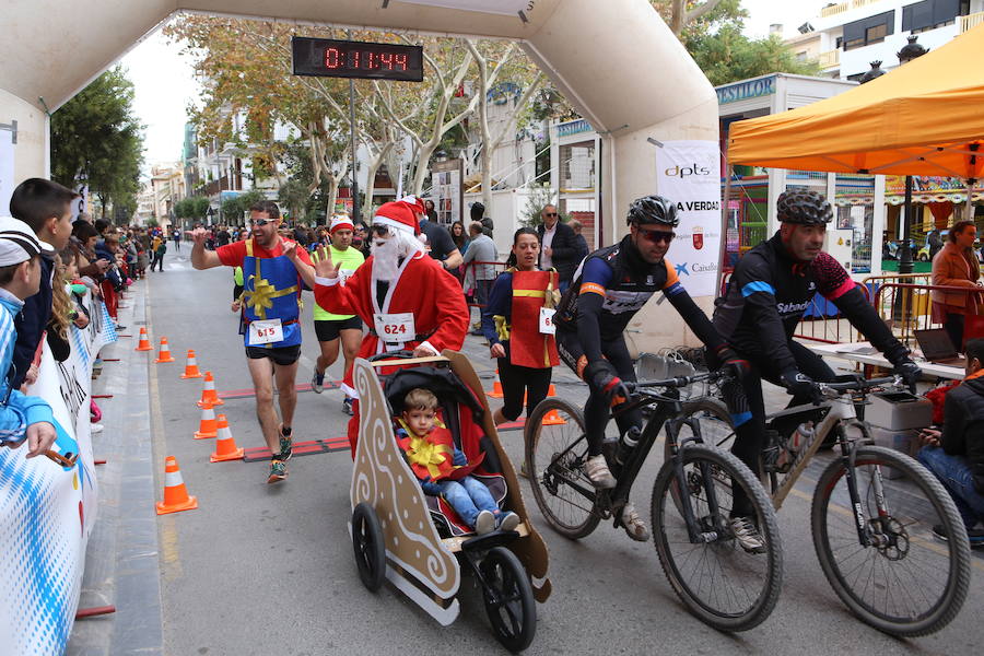 Cerca de mil corredores se han dado cita en la carrera que ha despedido el año en Lorca