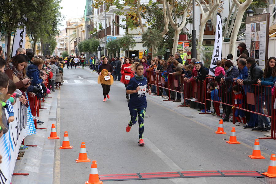 Cerca de mil corredores se han dado cita en la carrera que ha despedido el año en Lorca