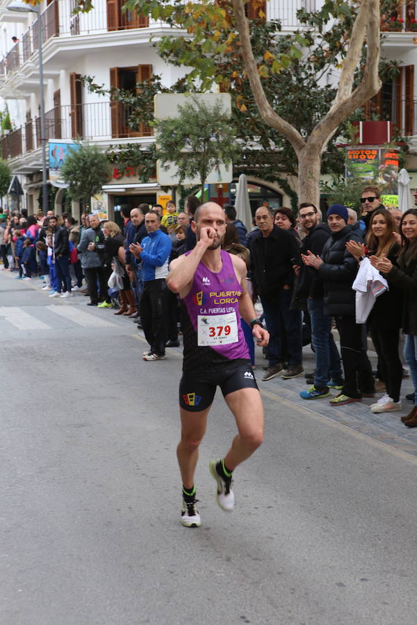 Cerca de mil corredores se han dado cita en la carrera que ha despedido el año en Lorca