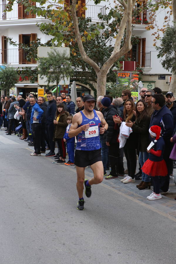 Cerca de mil corredores se han dado cita en la carrera que ha despedido el año en Lorca