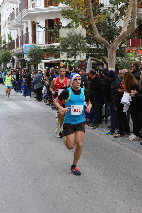 Cerca de mil corredores se han dado cita en la carrera que ha despedido el año en Lorca