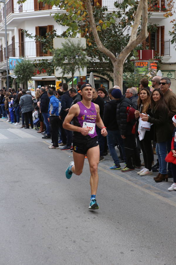 Cerca de mil corredores se han dado cita en la carrera que ha despedido el año en Lorca