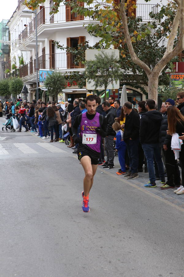 Cerca de mil corredores se han dado cita en la carrera que ha despedido el año en Lorca