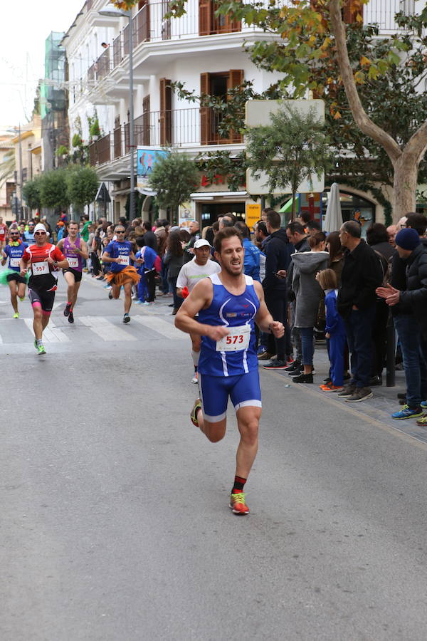 Cerca de mil corredores se han dado cita en la carrera que ha despedido el año en Lorca