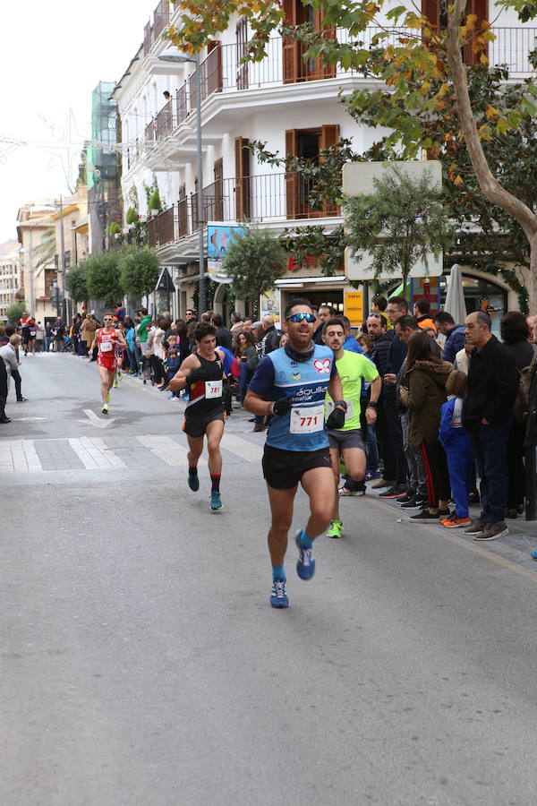 Miles de corredores han despedido el año corriendo por las calles de Lorca