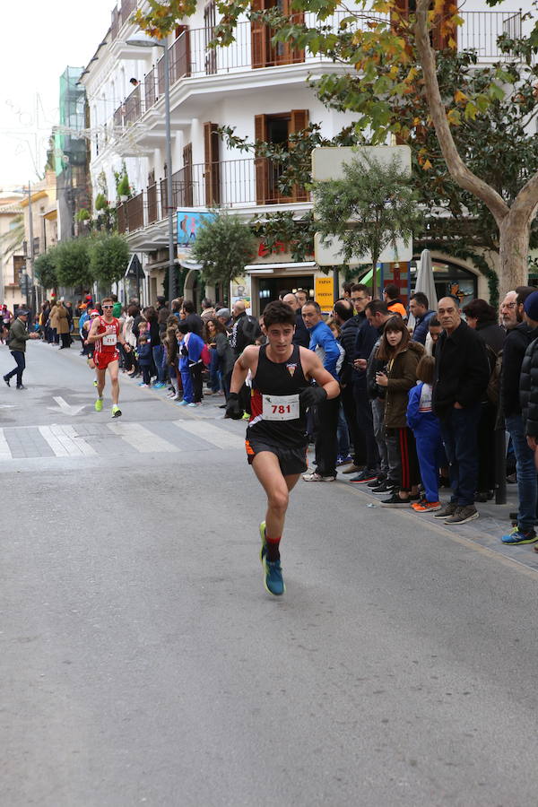 Miles de corredores han despedido el año corriendo por las calles de Lorca