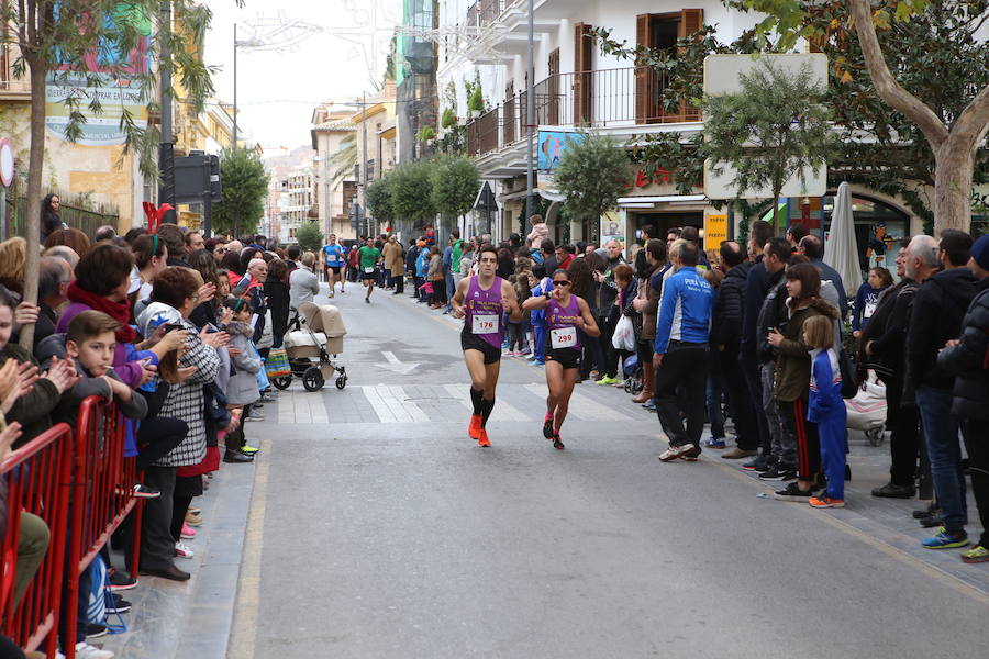 Miles de corredores han despedido el año corriendo por las calles de Lorca