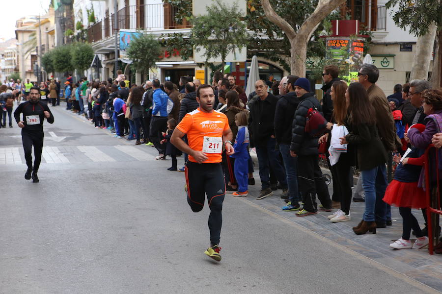 Miles de corredores han despedido el año corriendo por las calles de Lorca