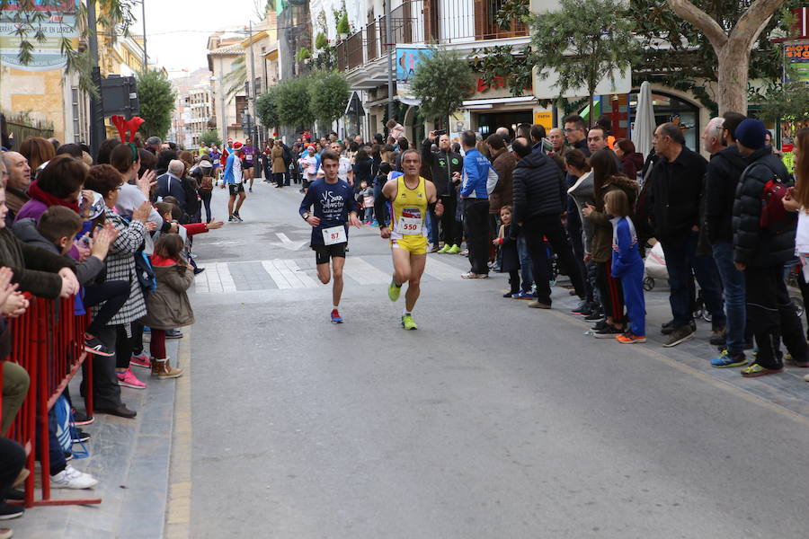 Miles de corredores han despedido el año corriendo por las calles de Lorca