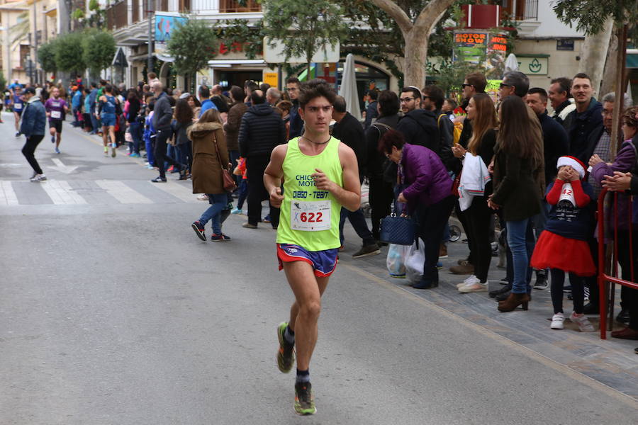 Miles de corredores han despedido el año corriendo por las calles de Lorca