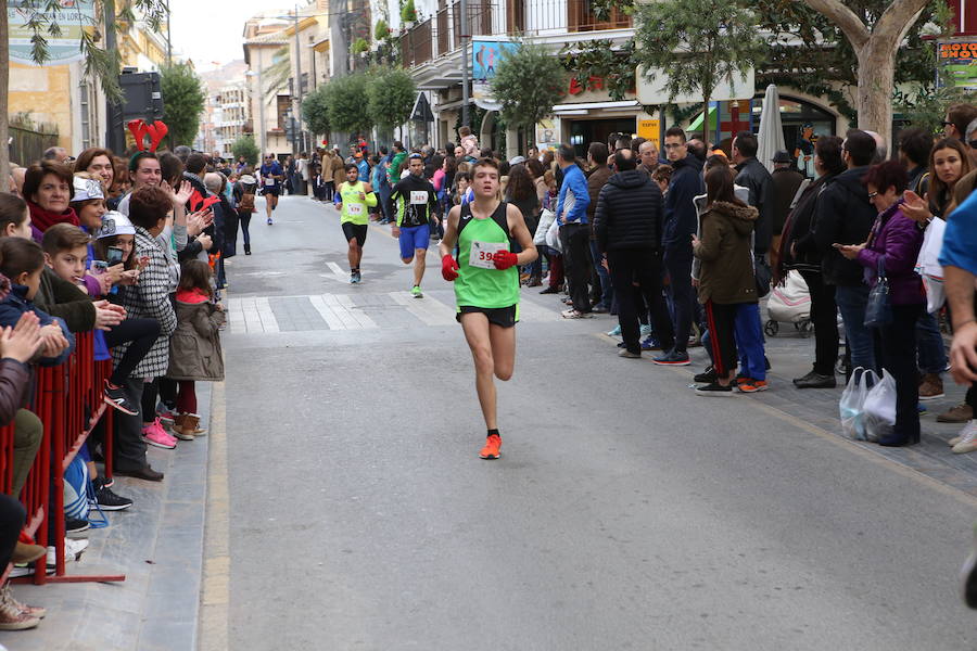 Miles de corredores han despedido el año corriendo por las calles de Lorca