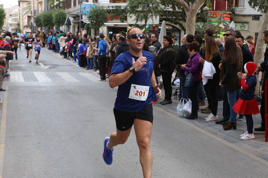 Miles de corredores han despedido el año corriendo por las calles de Lorca