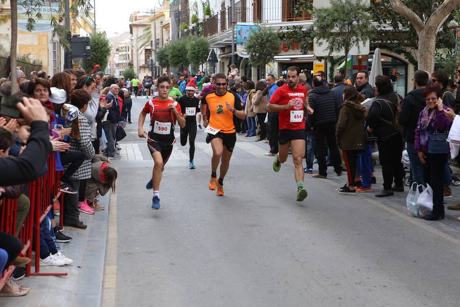 Miles de corredores han despedido el año corriendo por las calles de Lorca