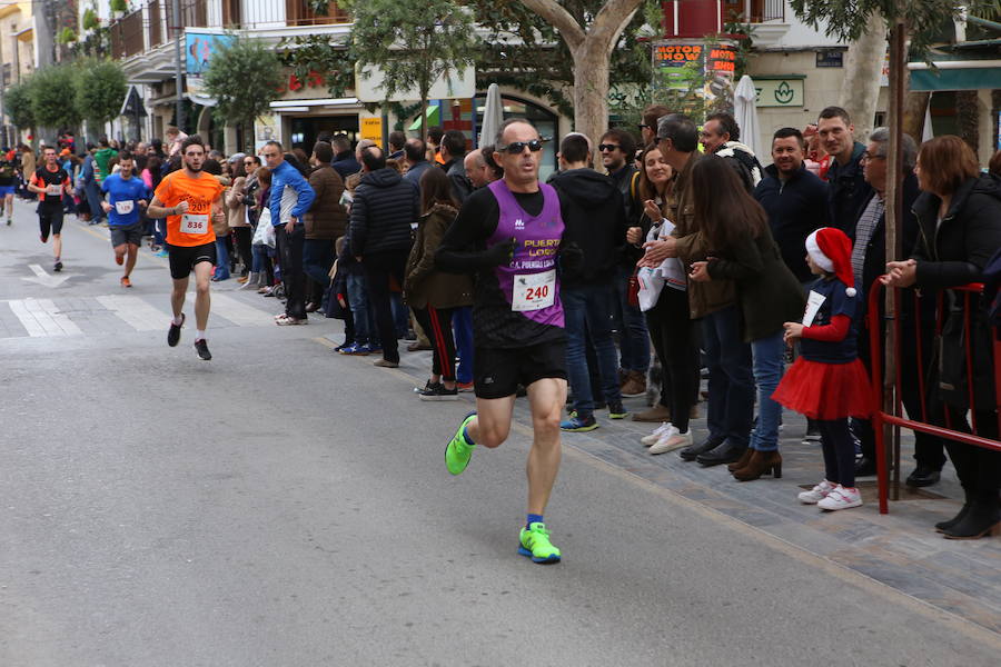 Miles de corredores han despedido el año corriendo por las calles de Lorca