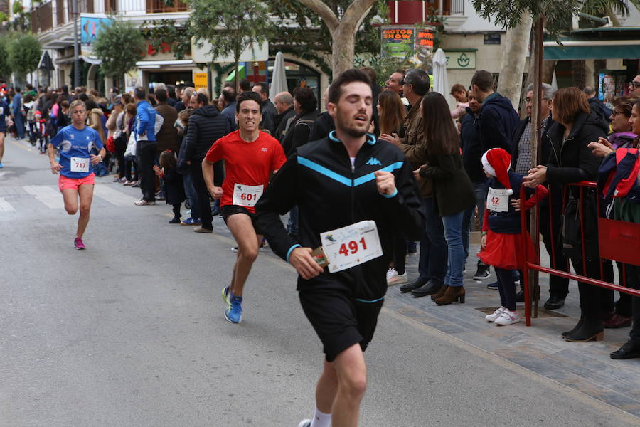 Miles de corredores han despedido el año corriendo por las calles de Lorca