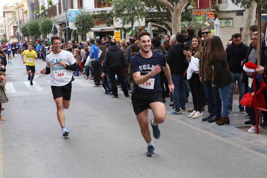 Miles de corredores han despedido el año corriendo por las calles de Lorca