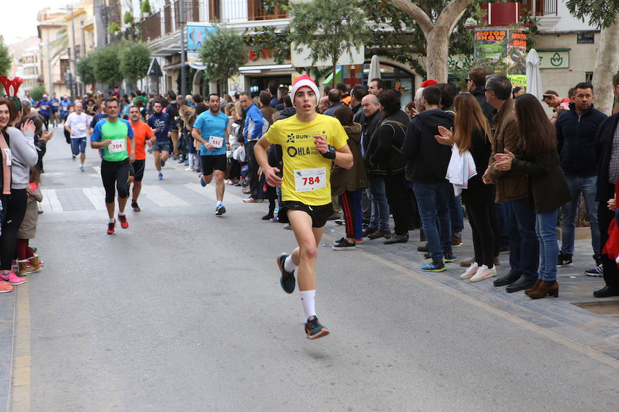 Miles de corredores han despedido el año corriendo por las calles de Lorca