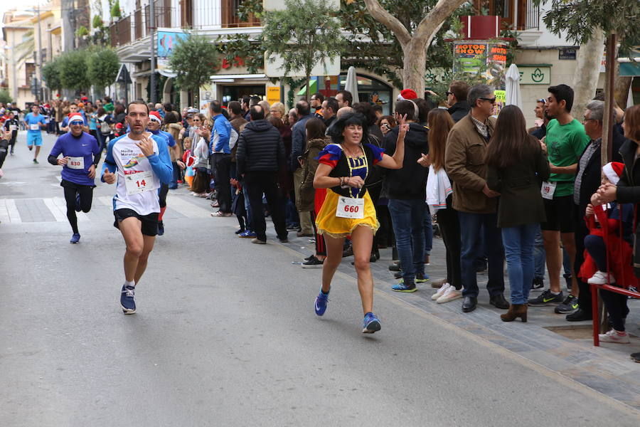 Miles de corredores han despedido el año corriendo por las calles de Lorca