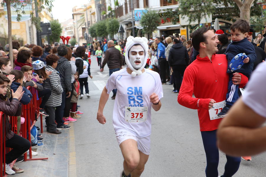 Miles de corredores han despedido el año corriendo por las calles de Lorca