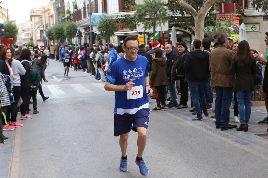 Miles de corredores han despedido el año corriendo por las calles de Lorca