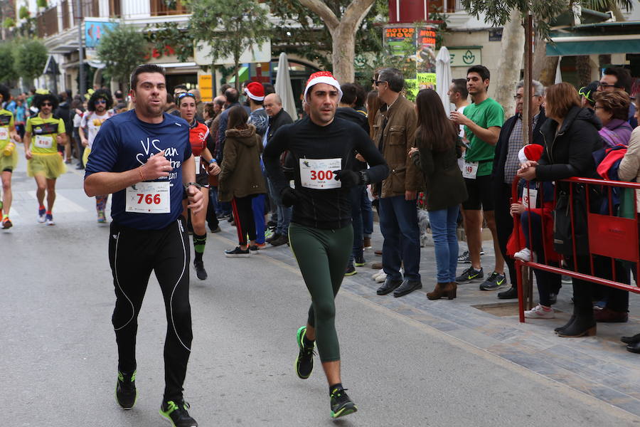 Miles de corredores han despedido el año corriendo por las calles de Lorca