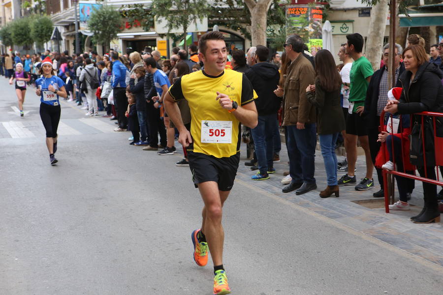 Miles de corredores han despedido el año corriendo por las calles de Lorca