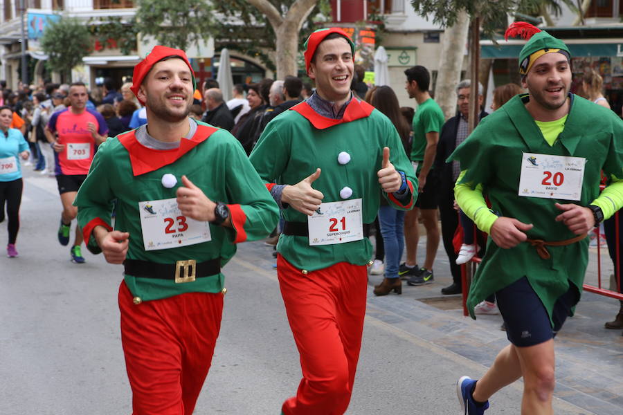 Miles de corredores han despedido el año corriendo por las calles de Lorca