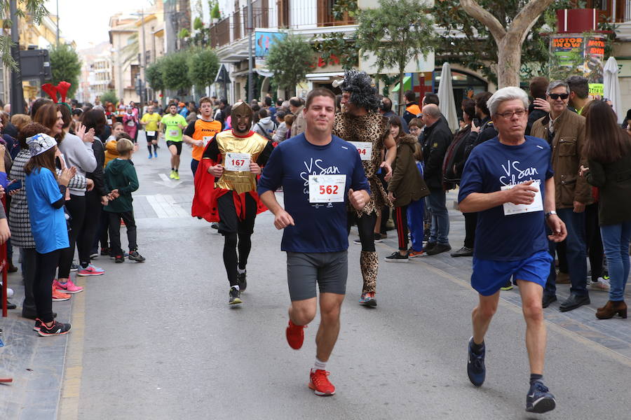 Miles de corredores han despedido el año corriendo por las calles de Lorca