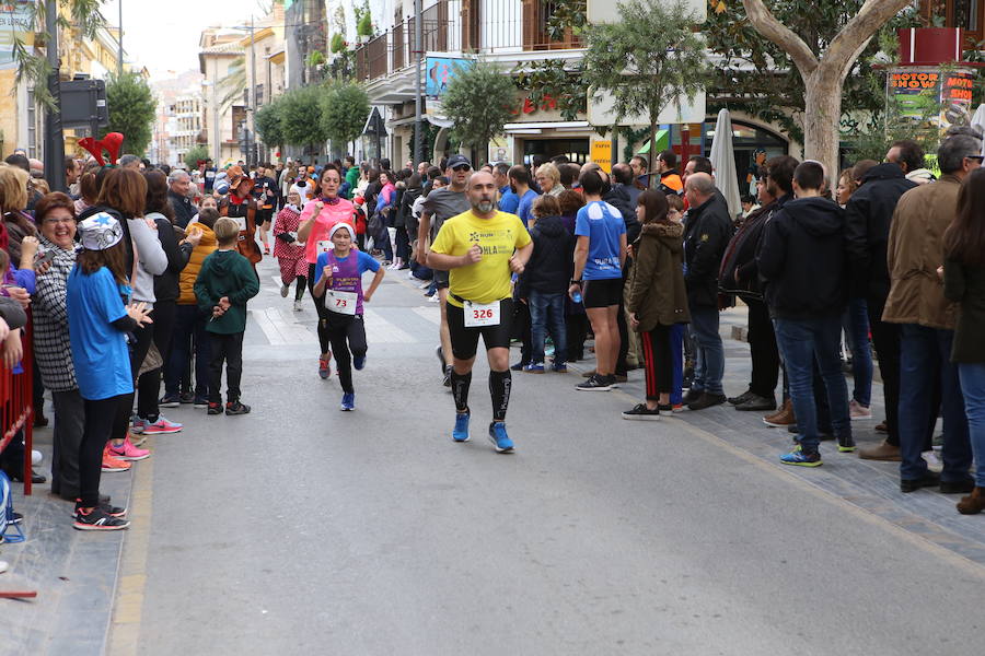 Miles de corredores han despedido el año corriendo por las calles de Lorca