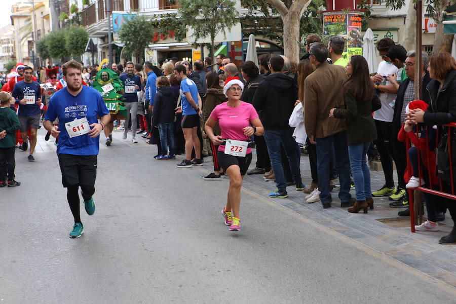 Miles de corredores han despedido el año corriendo por las calles de Lorca