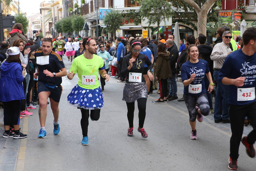 Miles de corredores han despedido el año corriendo por las calles de Lorca