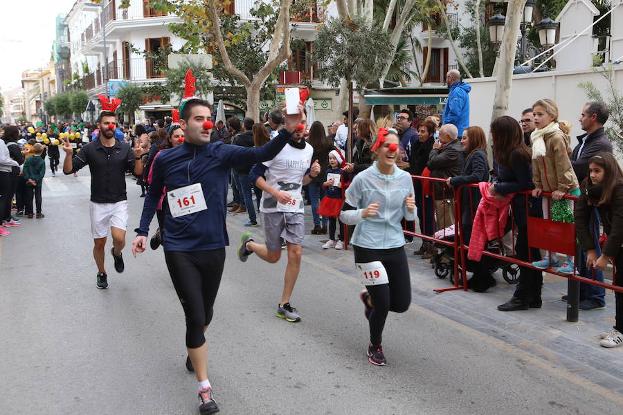 Miles de corredores han despedido el año corriendo por las calles de Lorca