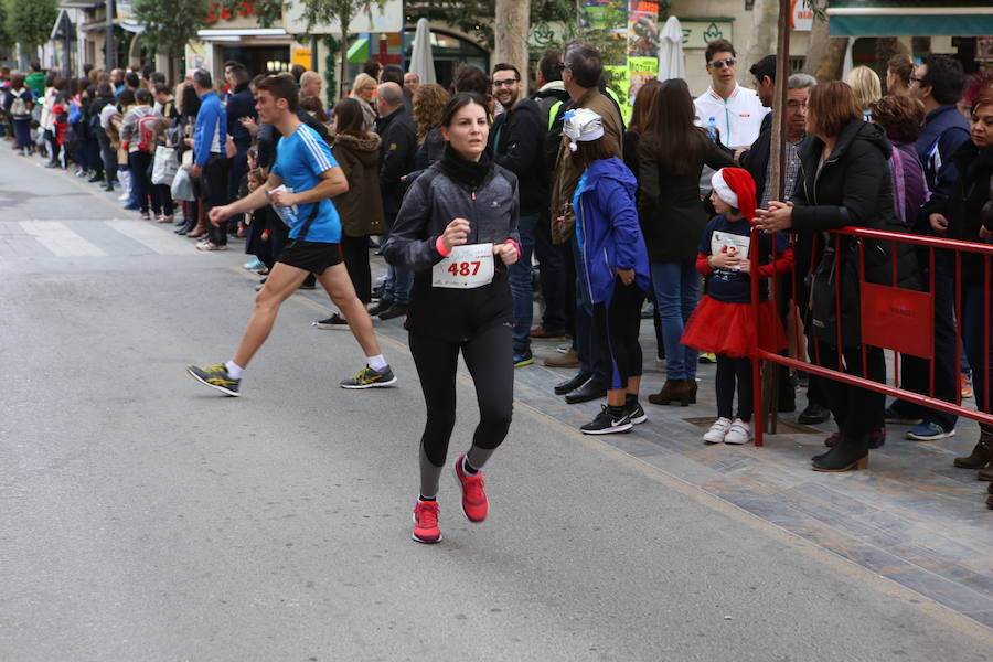 Miles de corredores han despedido el año corriendo por las calles de Lorca