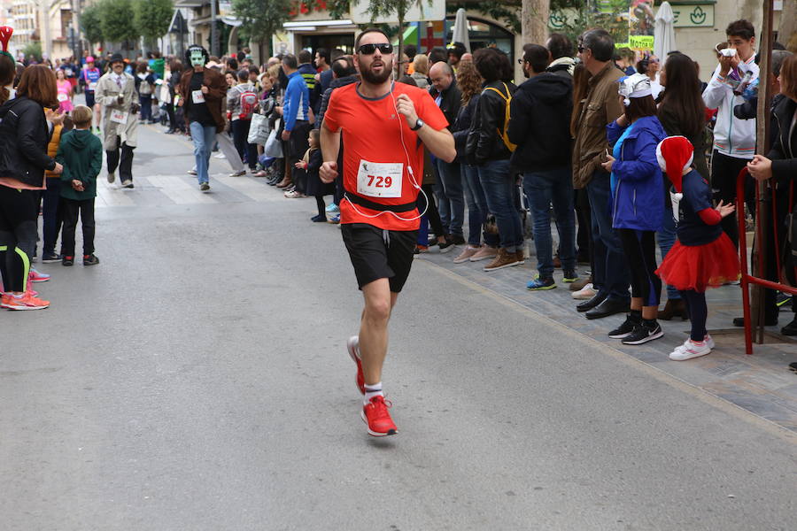 Miles de corredores han despedido el año corriendo por las calles de Lorca