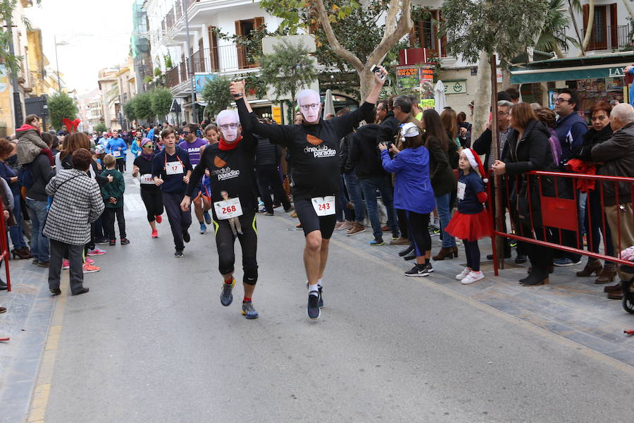 Miles de corredores han despedido el año corriendo por las calles de Lorca