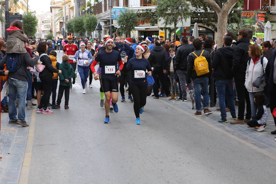 Miles de corredores han despedido el año corriendo por las calles de Lorca